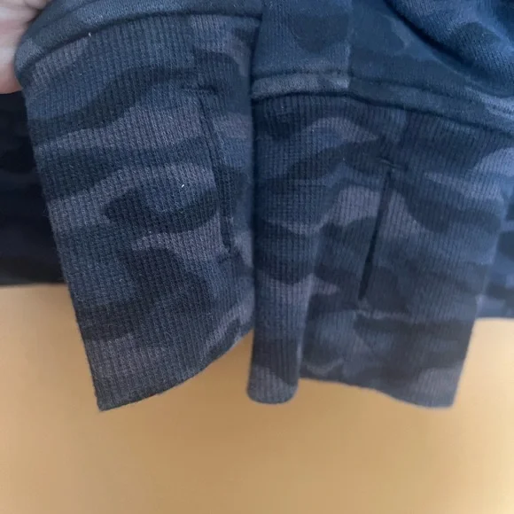 Lululemon Scuba Hoodie
Sequoia Camo
Size 10 - Picture 10 of 13